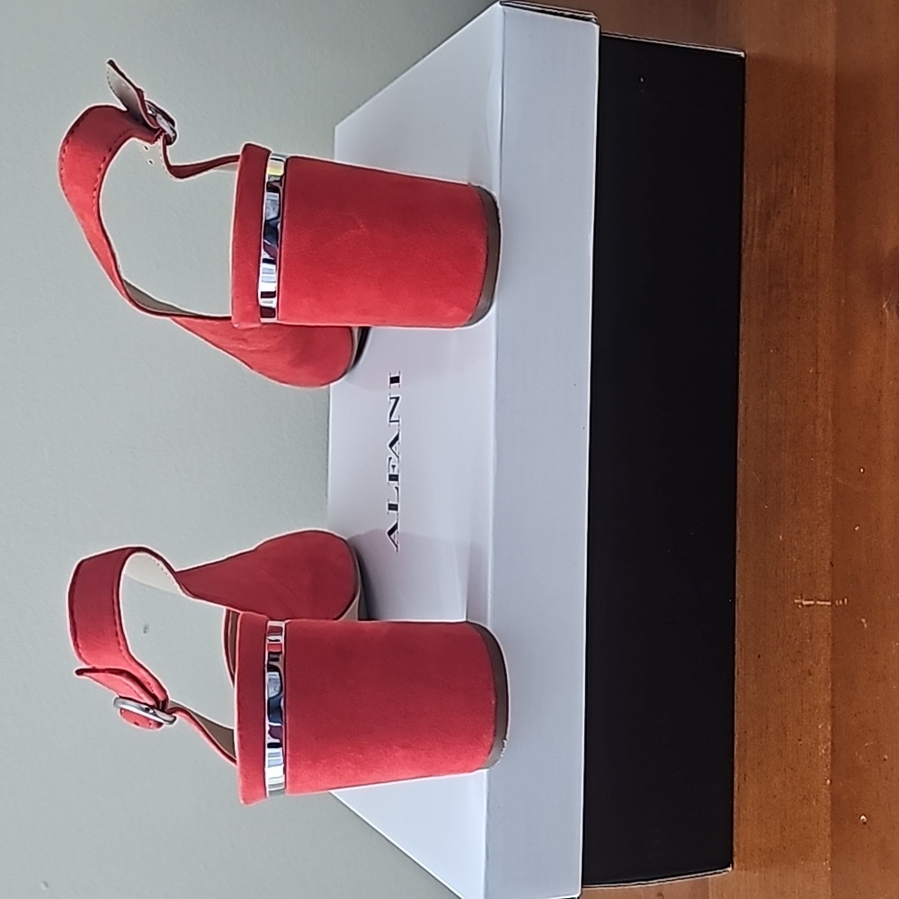 Shoes - Picture 6 of 8